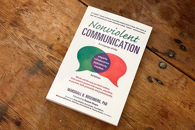 Nonviolent Communication - cuốn sách kỹ năng mềm nên đọc