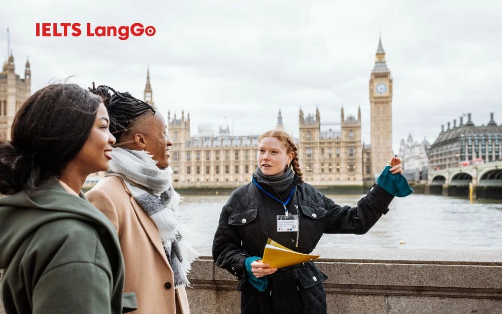 Hướng dẫn viên du lịch