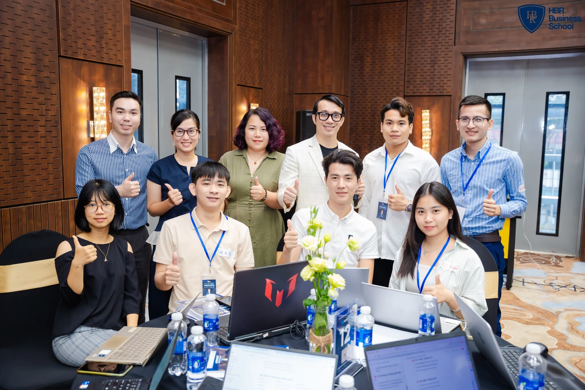 Lãnh đạo đóng vai trò tiên phong và dẫn đầu