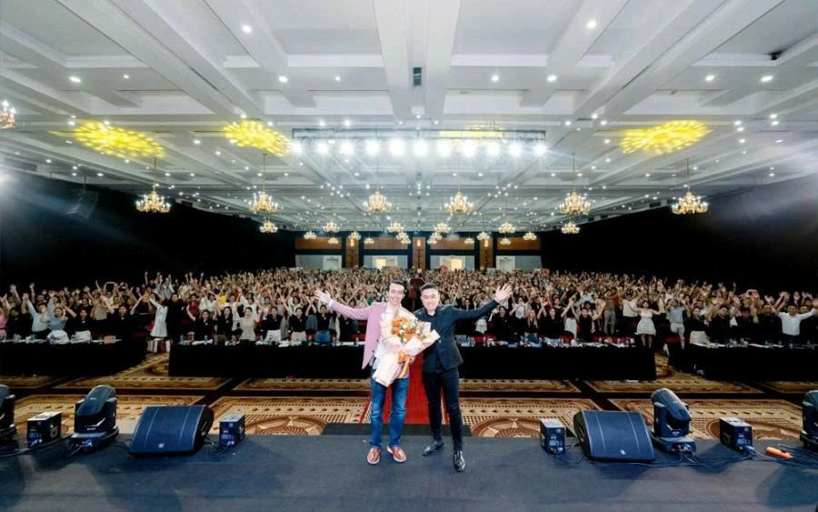 Đội ngũ nhân sự IELTS LangGo duy trì tinh thần học tập trọn đời để thay đổi tư duy và thói quen luyện thi của người Việt