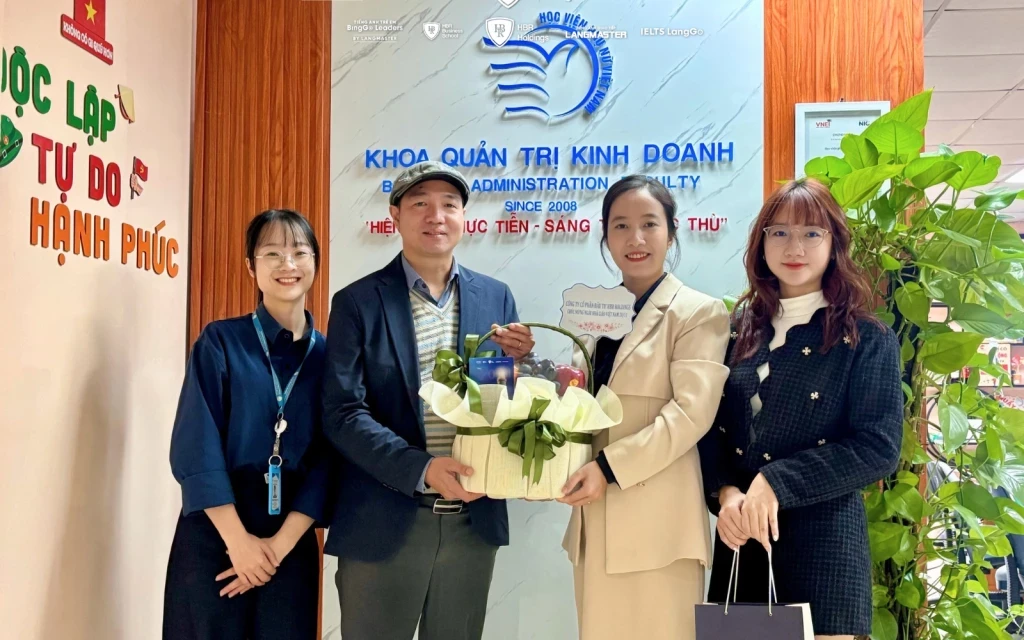HBR Holdings khởi đầu hành trình tri ân 20/11 đầy cảm xúc tại Học viện Phụ Nữ – tôn vinh những giá trị giáo dục bền vững