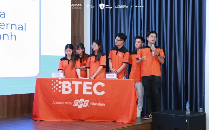Sinh viên tự tin thể hiện tư duy đột phá và bản lĩnh vượt khó trong từng vòng thi.