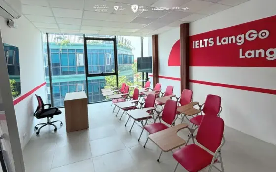 Cơ sở vật chất hiện đại, rộng rãi tại văn phòng IELTS LangGo Bắc Ninh chuẩn bị sẵn sàng chào đón các thế hệ giảng viên và học viên.