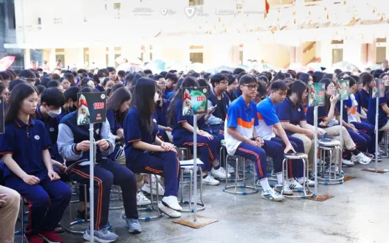 Hơn 700 học sinh Trường THPT CLC Lê Lợi tập trung tham gia vòng sơ loại Unlock The IELTS.