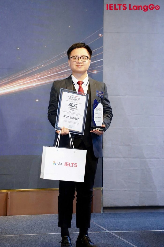 Đại diện IELTS LangGo nhận giải Diamond Partner tại IDP Partner Excellence Awards 2026